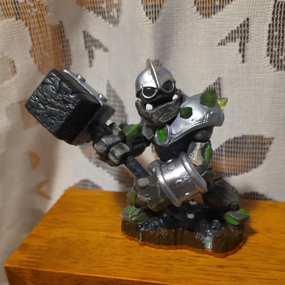 Skylanders Giants CRUSHER Figure Playable Character Activision